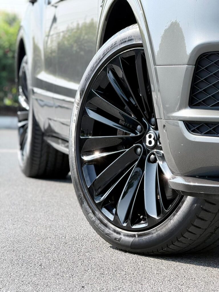 BENTLEY BENTAYGA W12 SPEED | GCC SPECS | CARBON FIBRE EDITION | YEAR: 2020 | FULL-SERVICE HISTORY WITH AGENCY | UNDER WARRANTY